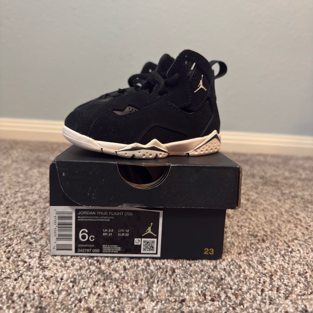Baby Jordan Black and White True Flight Sneakers Black/Phantom-Anthracite in 6c